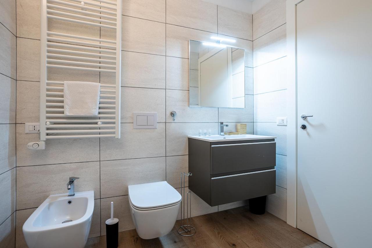 City Centre Apartment - 10 Minutes To Duomo - Free Wifi E Netflix Milano Esterno foto