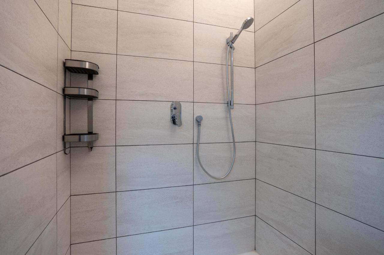 City Centre Apartment - 10 Minutes To Duomo - Free Wifi E Netflix Milano Esterno foto